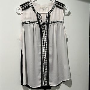 Daniel Rainn Sleeveless black and white blouse